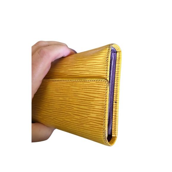 Authentic Louis Vuitton Yellow Epi Leather Alexandra Wallet - Picture 9 of 10